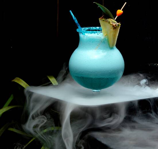 Service de Barmans avec La Vaporisation de Cocktails à Paris par Bar Instant